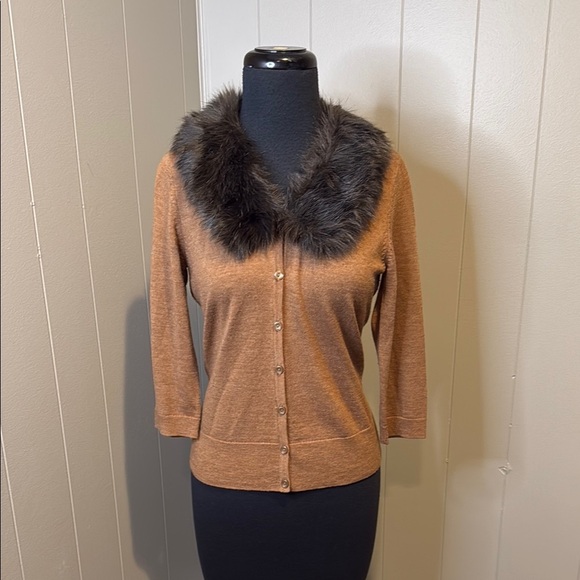 Semantiks Women’s Petite Small Tan Cardigan with Luxurious Faux Fur Collar - Picture 1 of 6